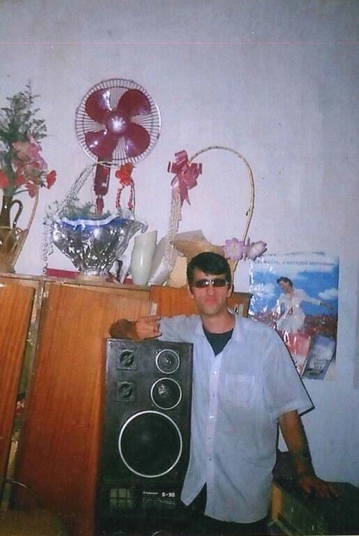  26660675  L u, 44 ,    