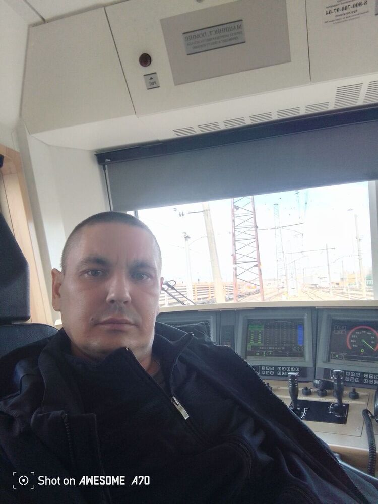 50718905  Viktor, 41 ,    