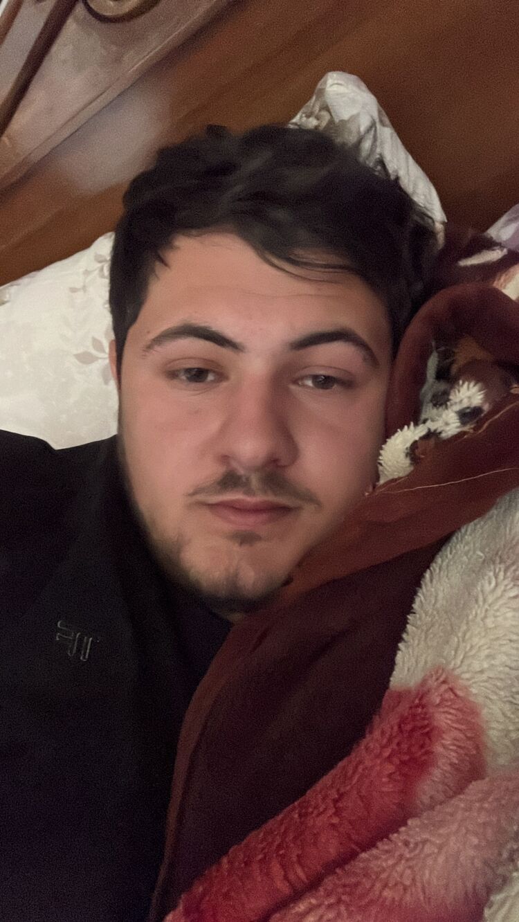  53984735  Vahe, 22 ,    