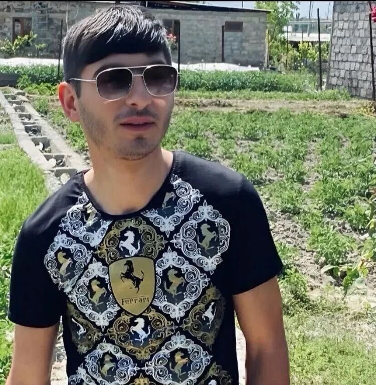  48329005  Artak, 25 ,    