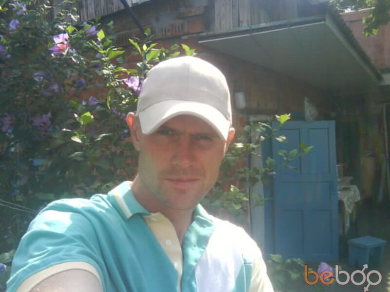  ,   Tonny, 48 ,   