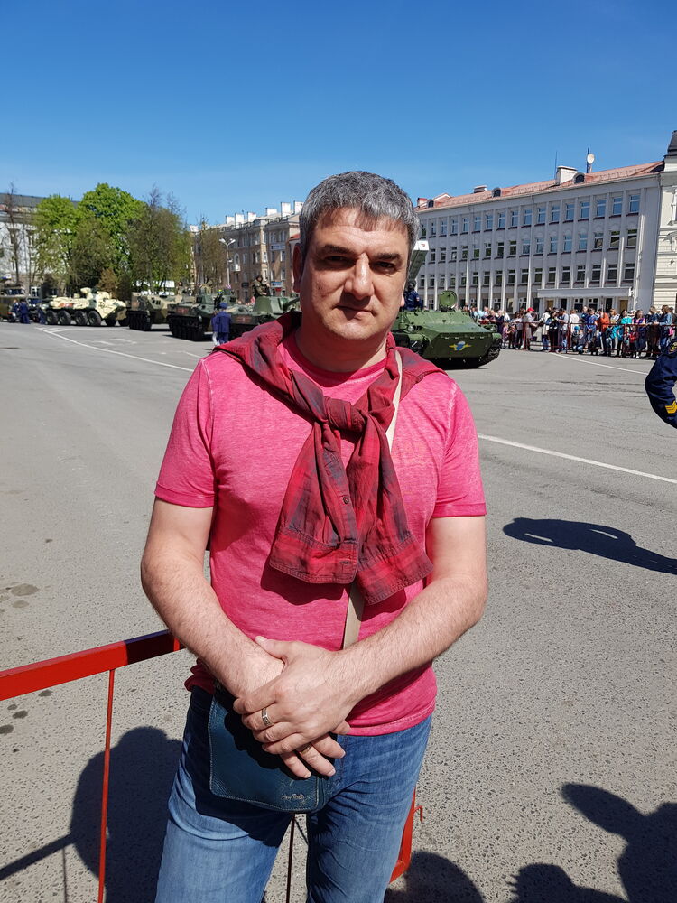  29412175  Oleg, 56 ,    