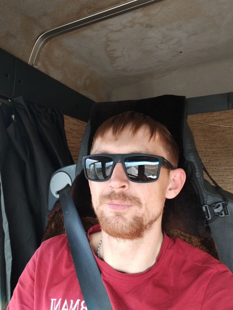  53726185  Konstantin, 32 ,    