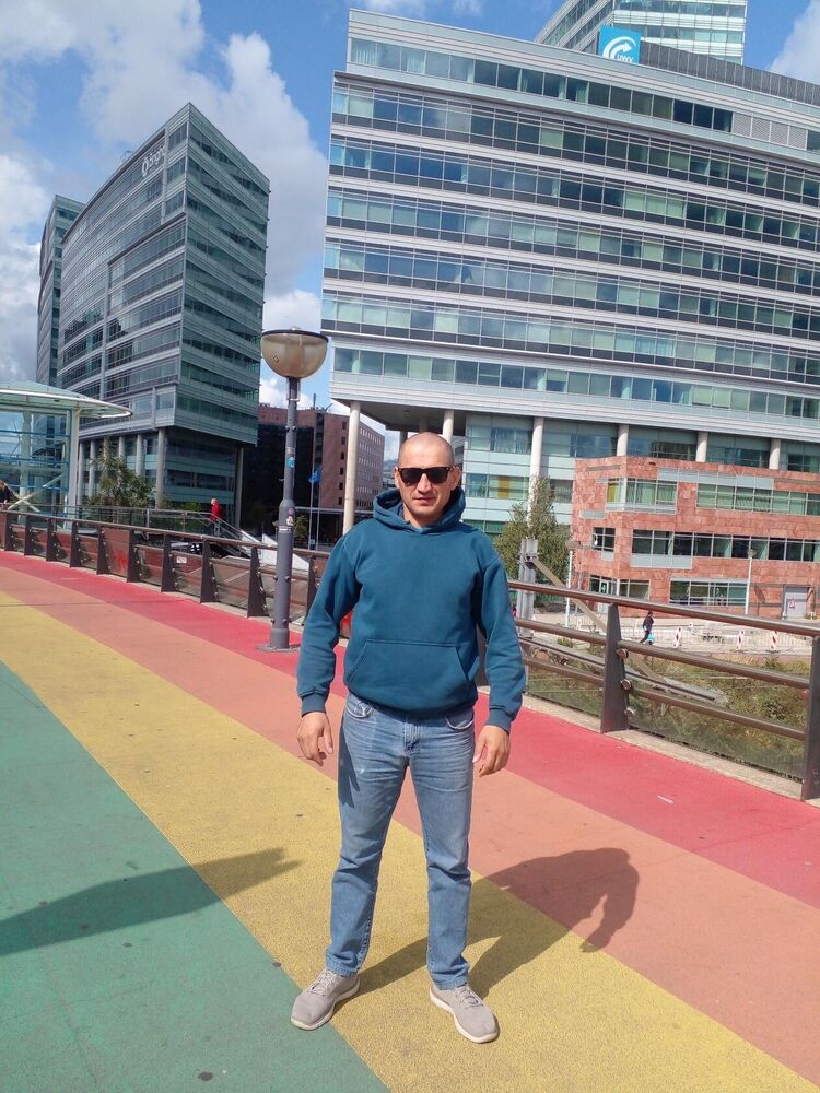  51753575  NAZARALI, 40 ,    