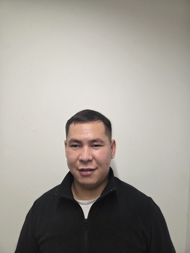  54610405  Vitalii, 41 ,    