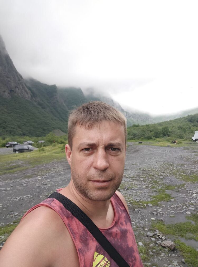  48604585  Maks, 37 ,    