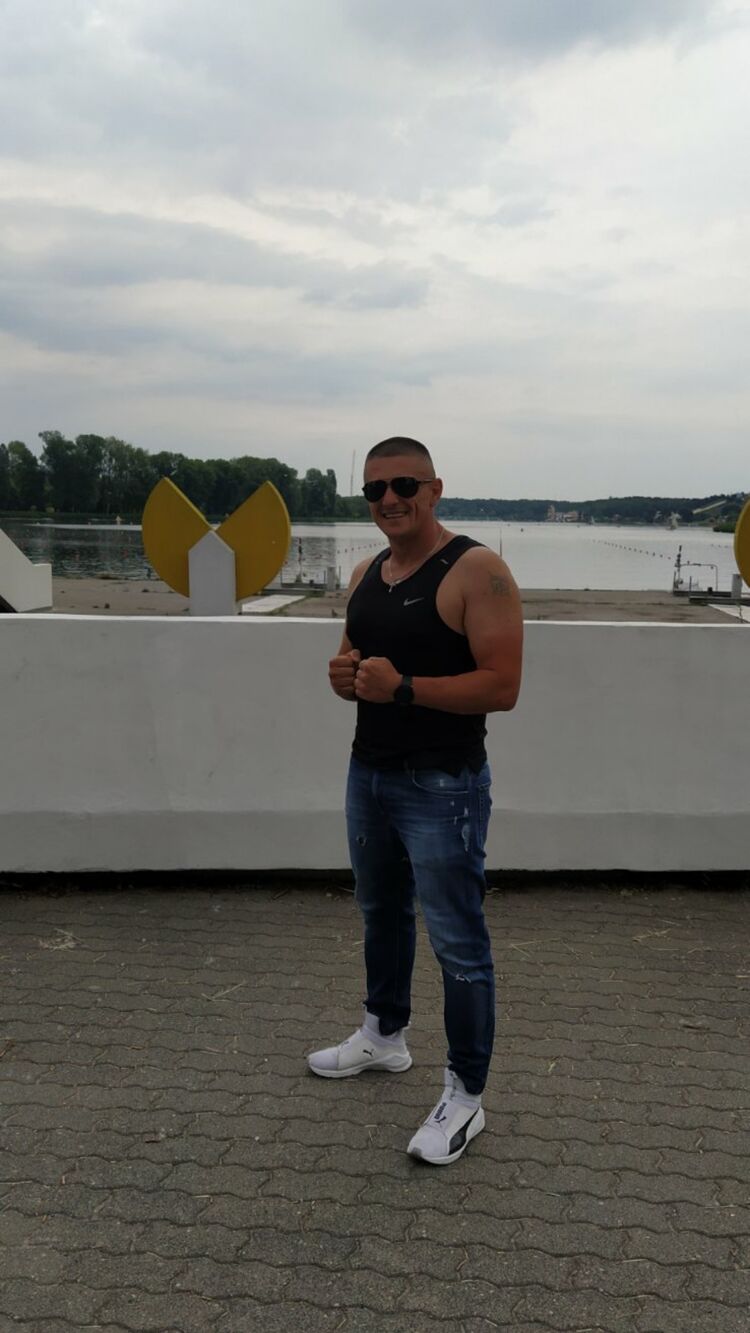  27741655  VITALII, 40 ,    