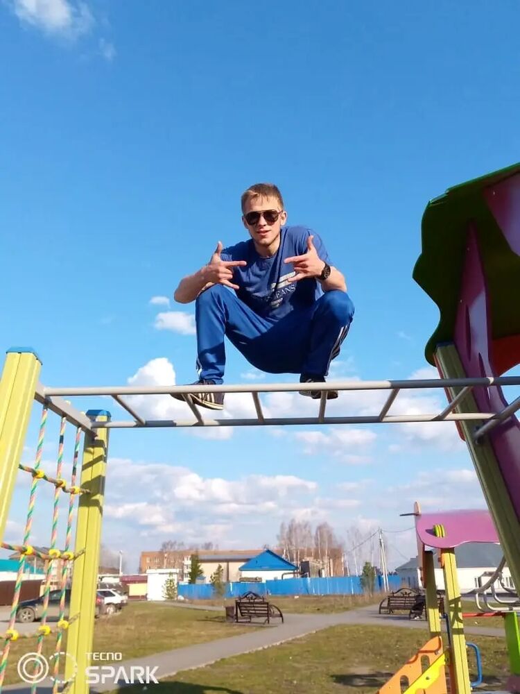  37009245  Dmitry, 25 ,    
