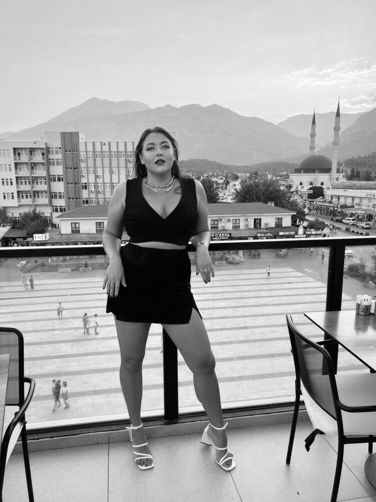  46237075  Uliana, 26 ,    Suwon