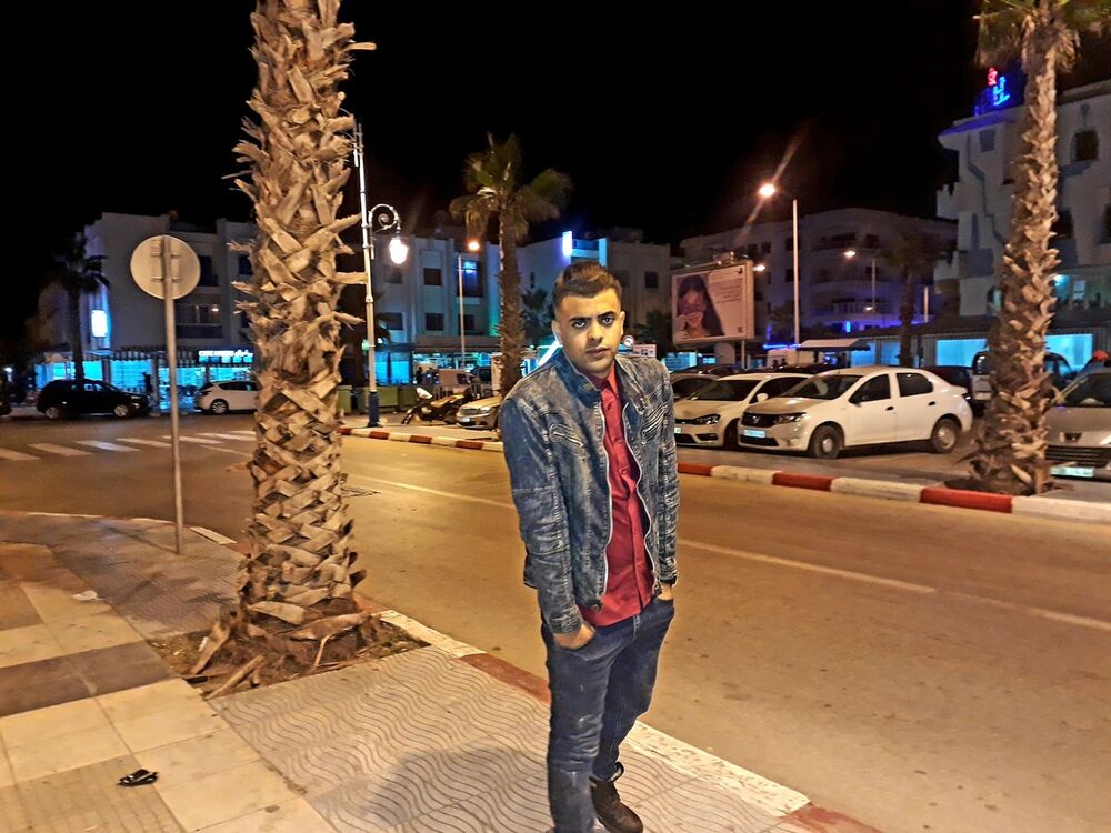  18125985  Zakaria, 32 ,    