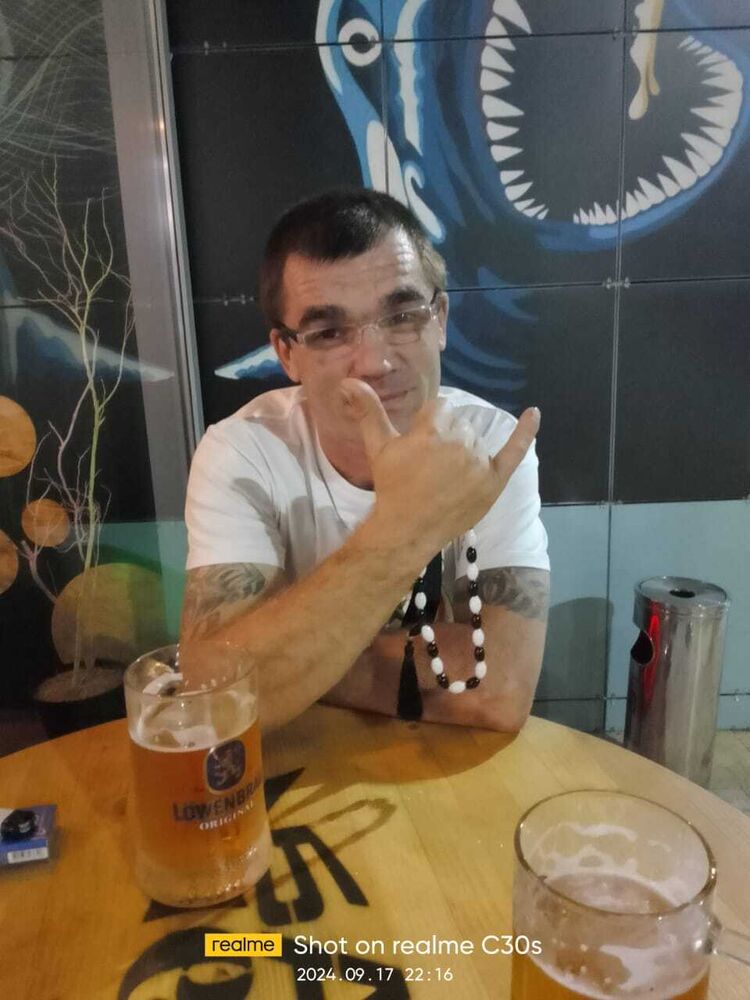  54574275  Garda, 37 ,    