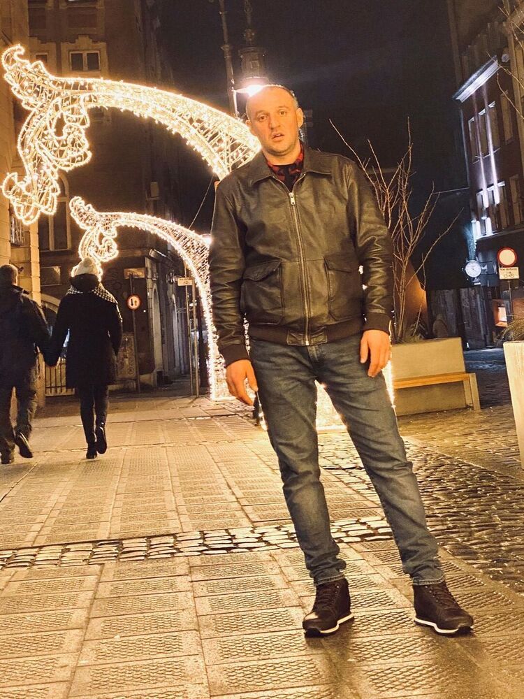 25350245  Irakli, 39 ,    Furth