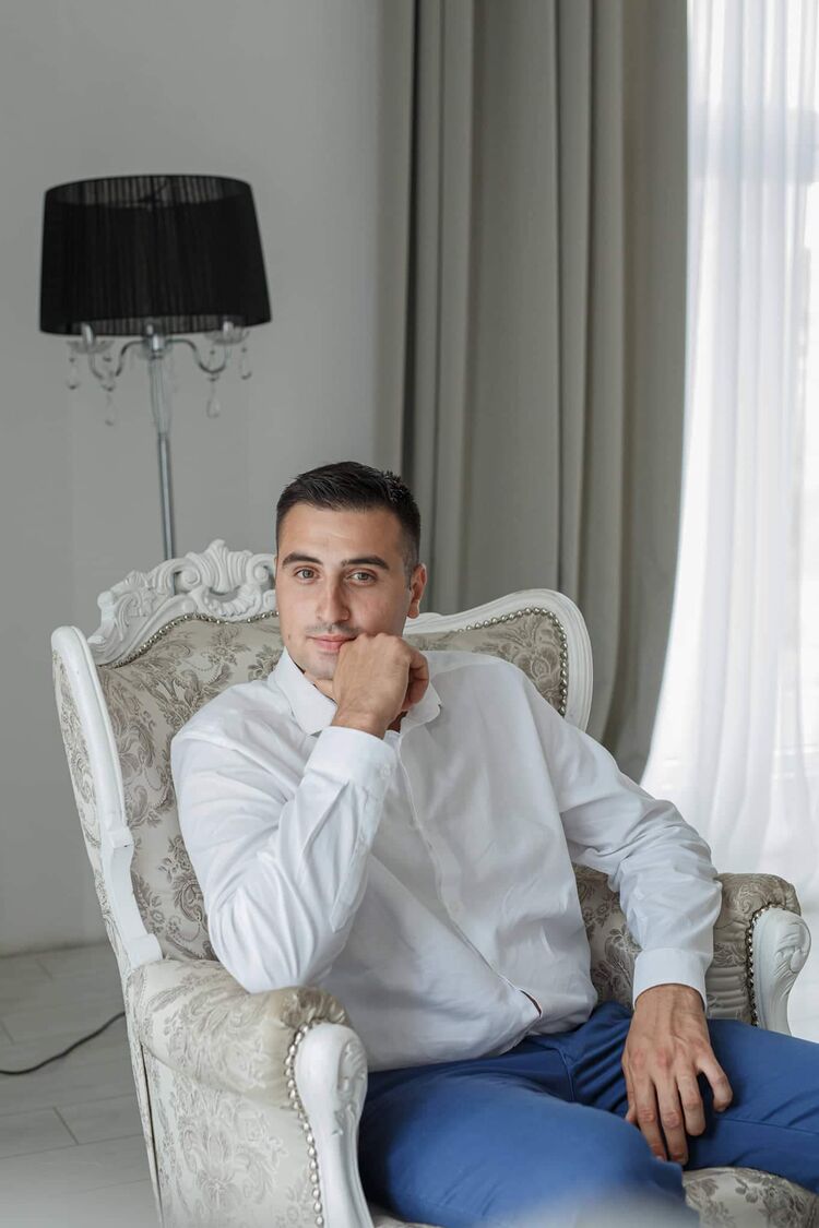  31594275  Viktor, 30 ,    