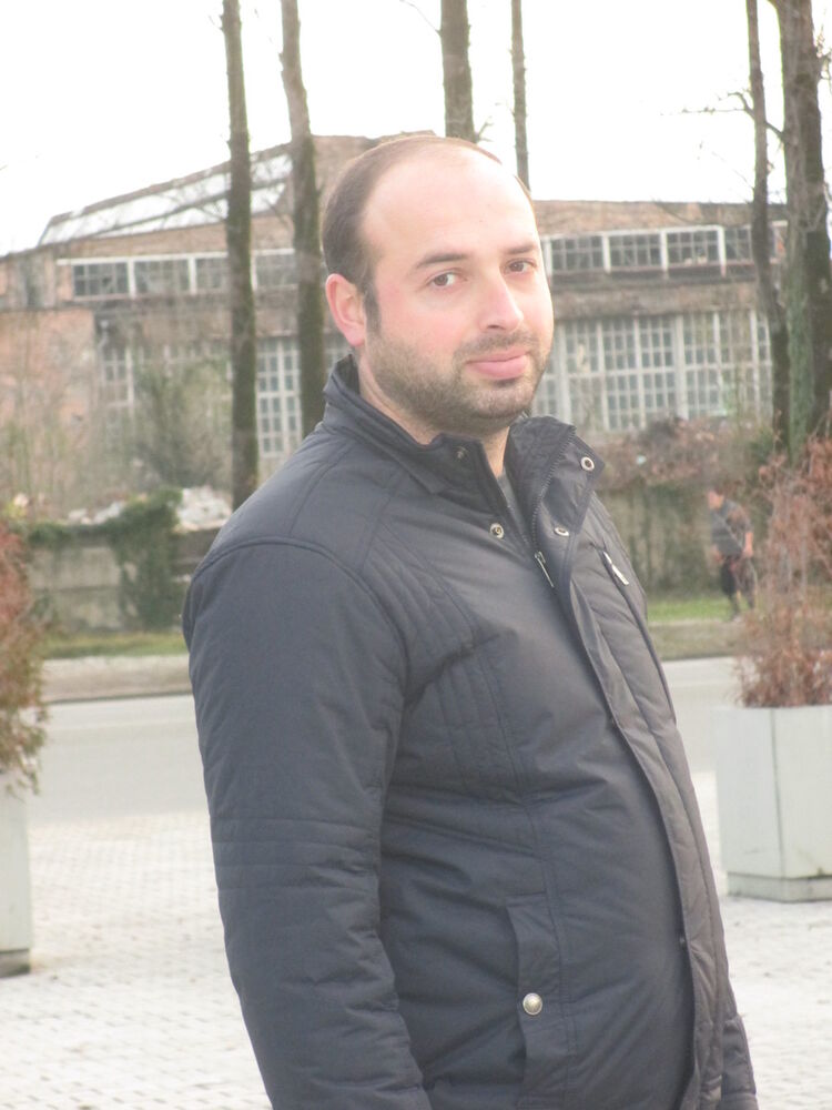  8595825  Baqari, 40 ,    