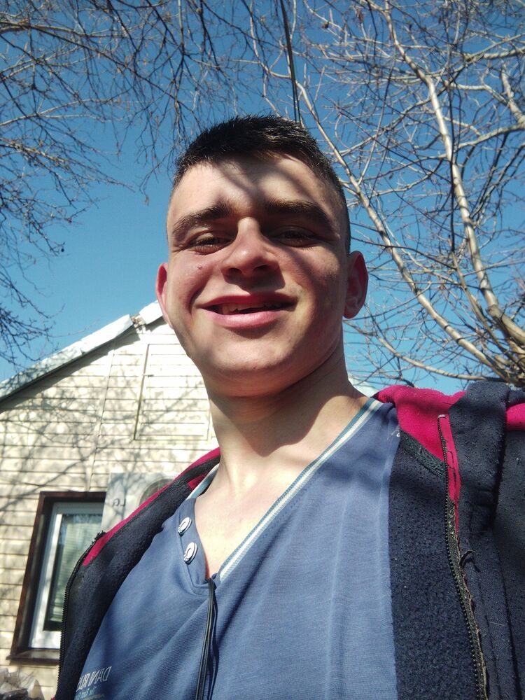  33652205  David, 22 ,    