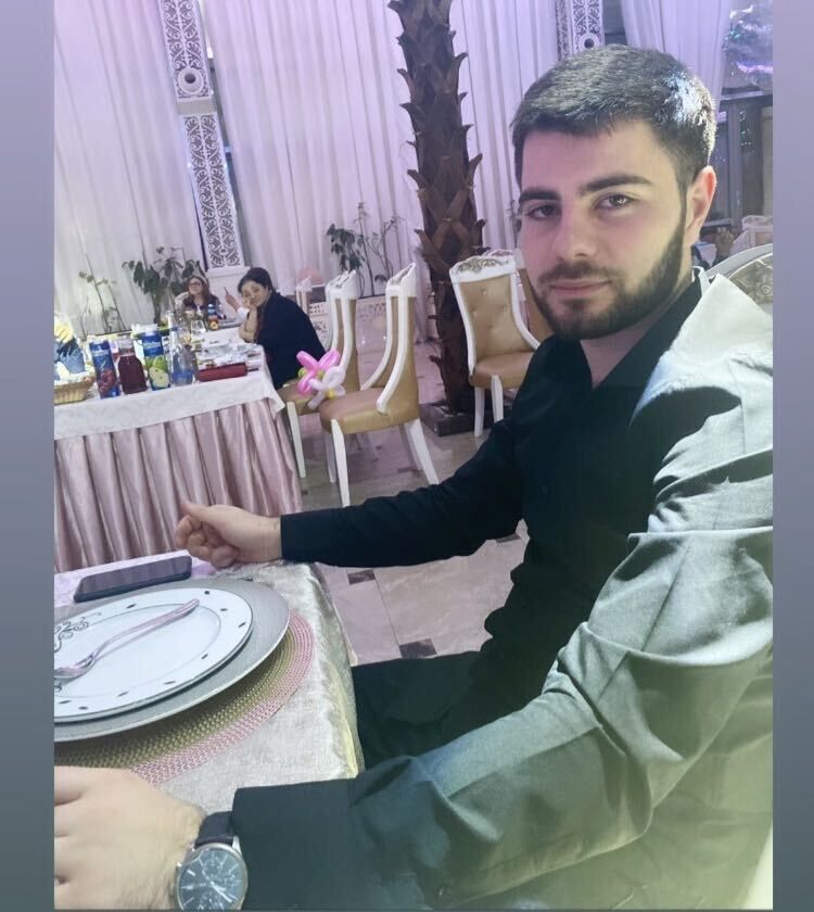  26835665  Ferid, 24 ,    