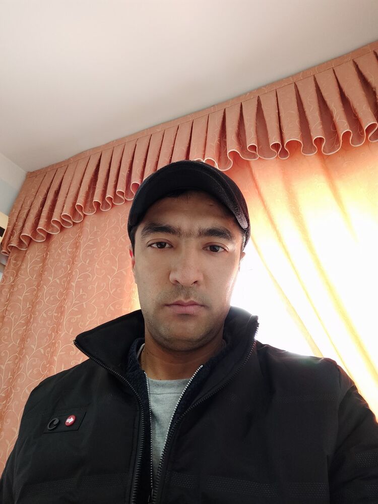 18525995  Ruslan, 37 ,    
