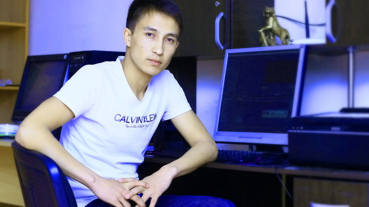  4555895  Maks, 35 ,    