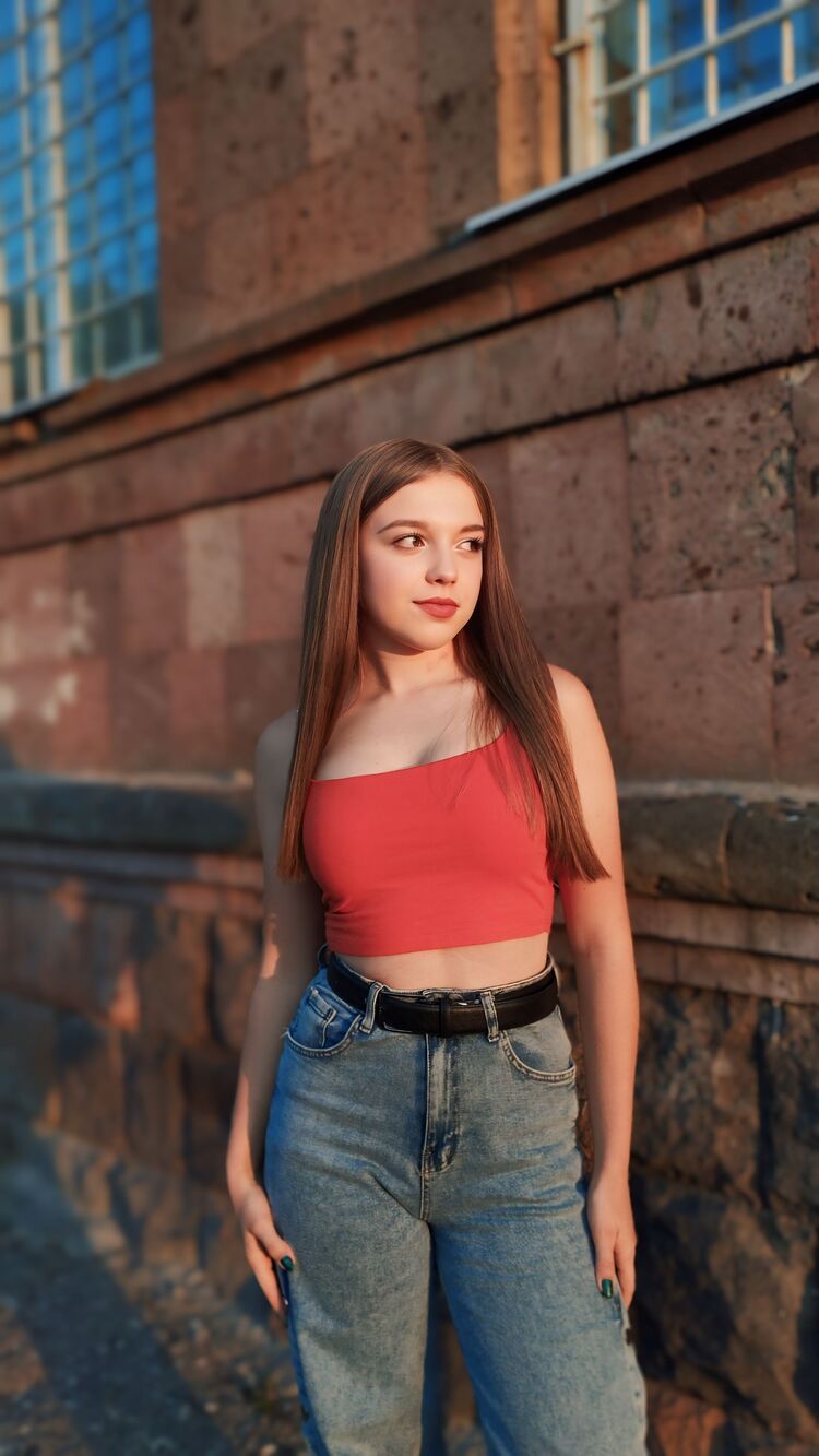  45311575  Anastasia, 19 ,    