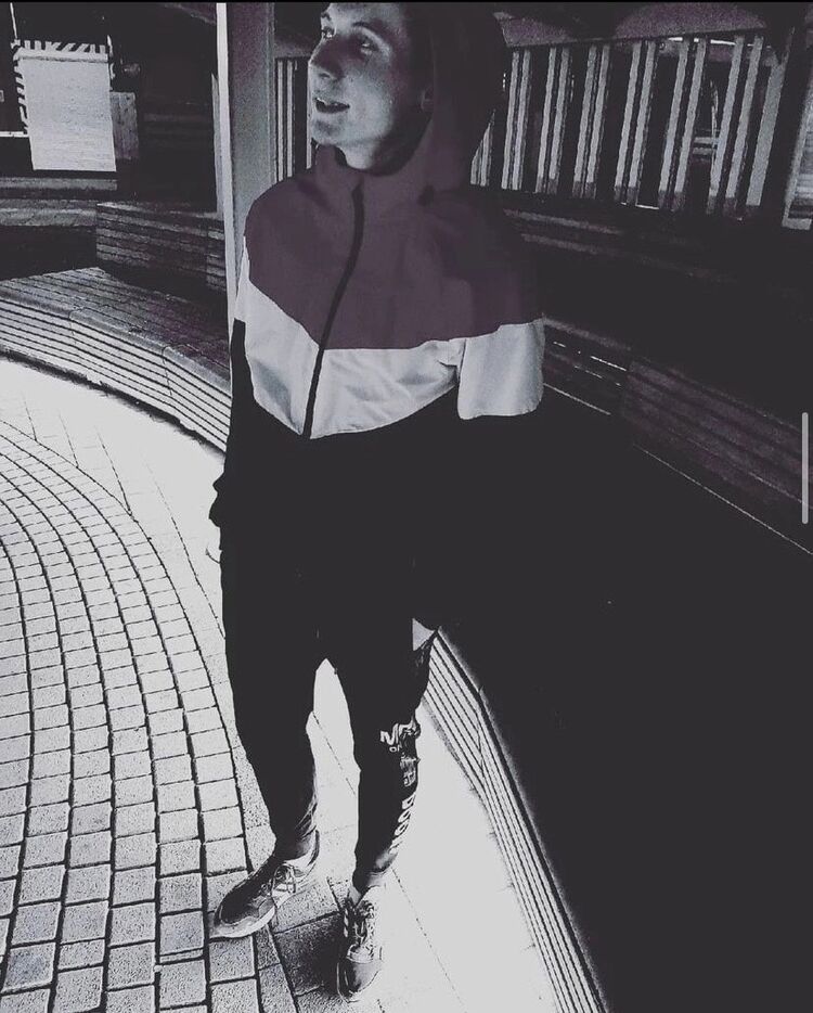 42683515  , 27 ,    