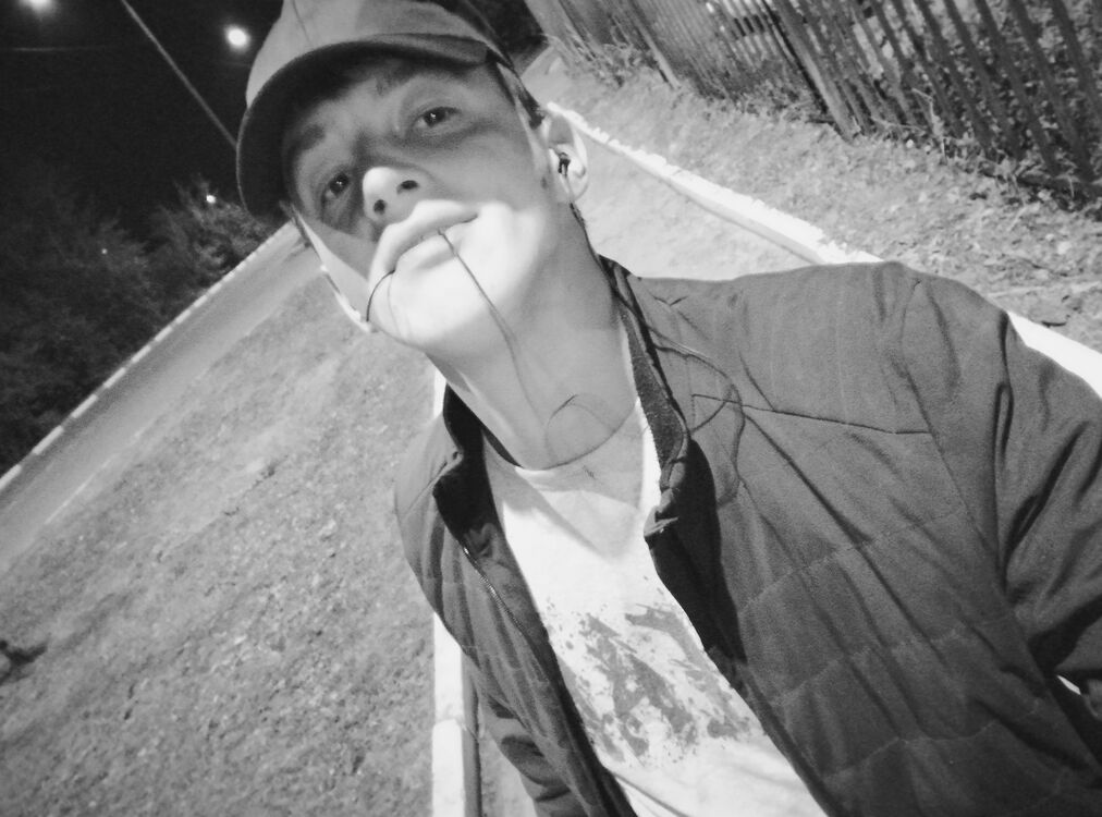  37824725  Denis, 23 ,    