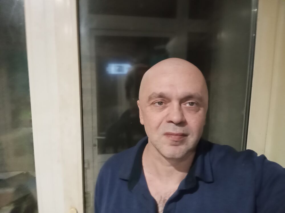  51310285  Mikhail, 47 ,     