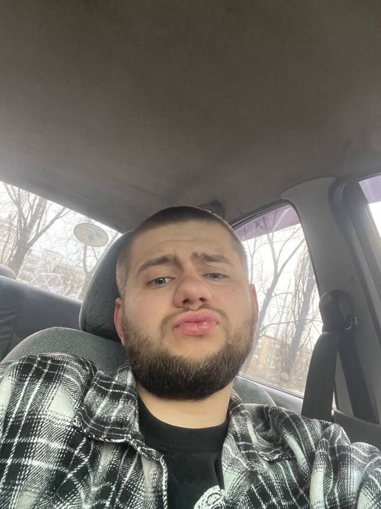  ,   Vlad, 22 ,   ,   