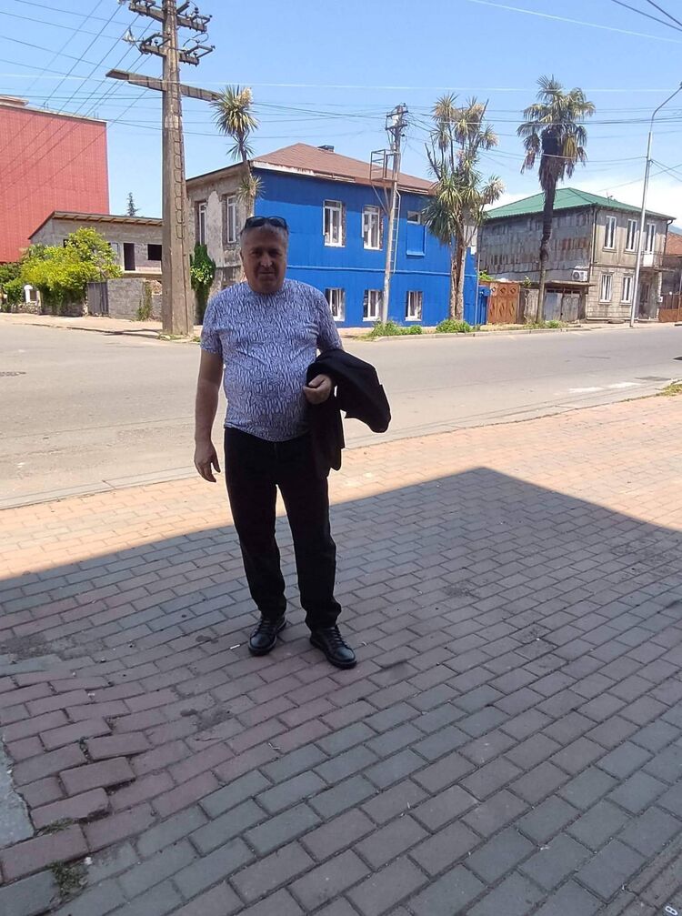  27533895  Levani, 45 ,    