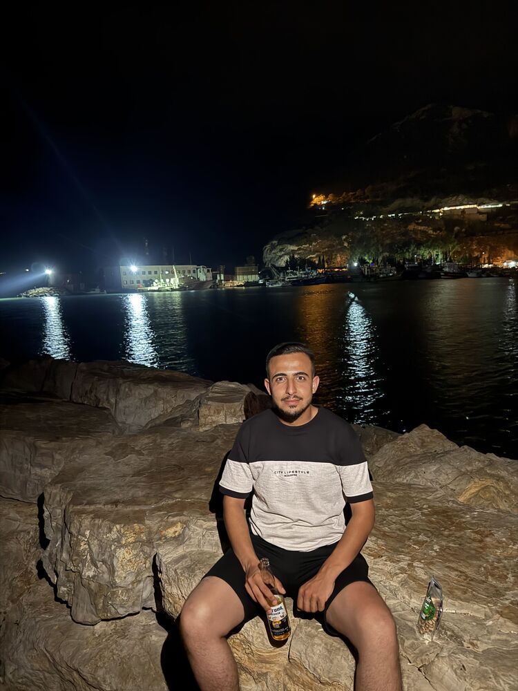  52953235  Deniz, 25 ,    Deleted