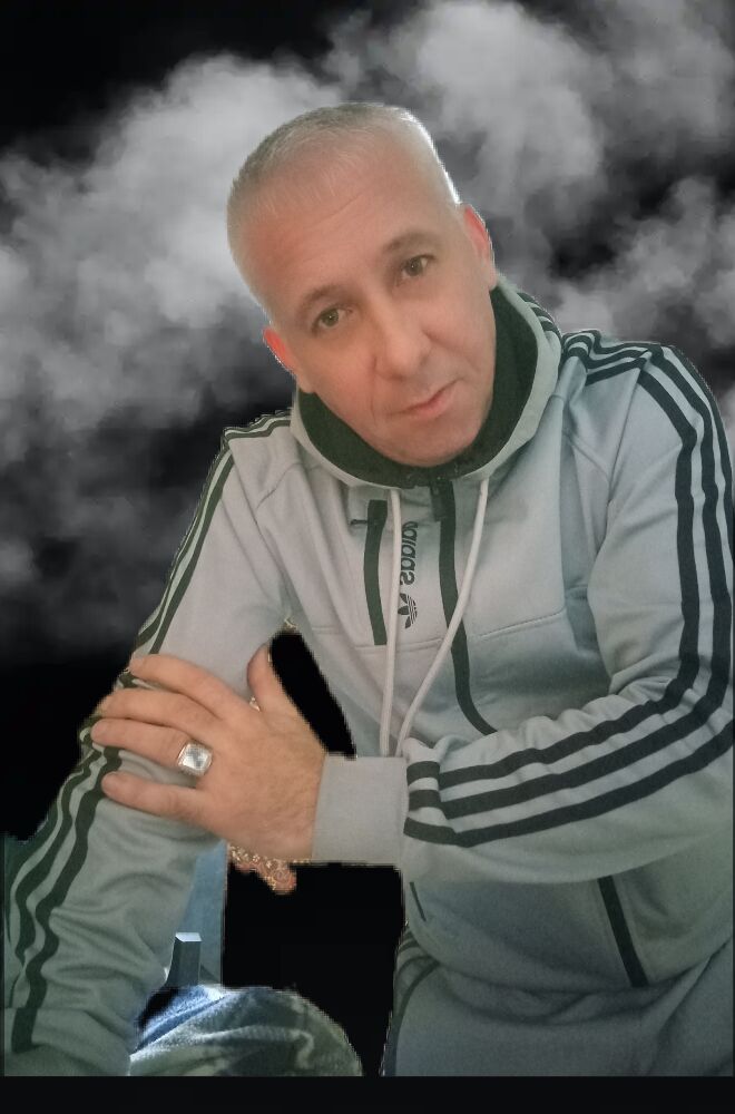  49282795  Ruslan, 44 ,    
