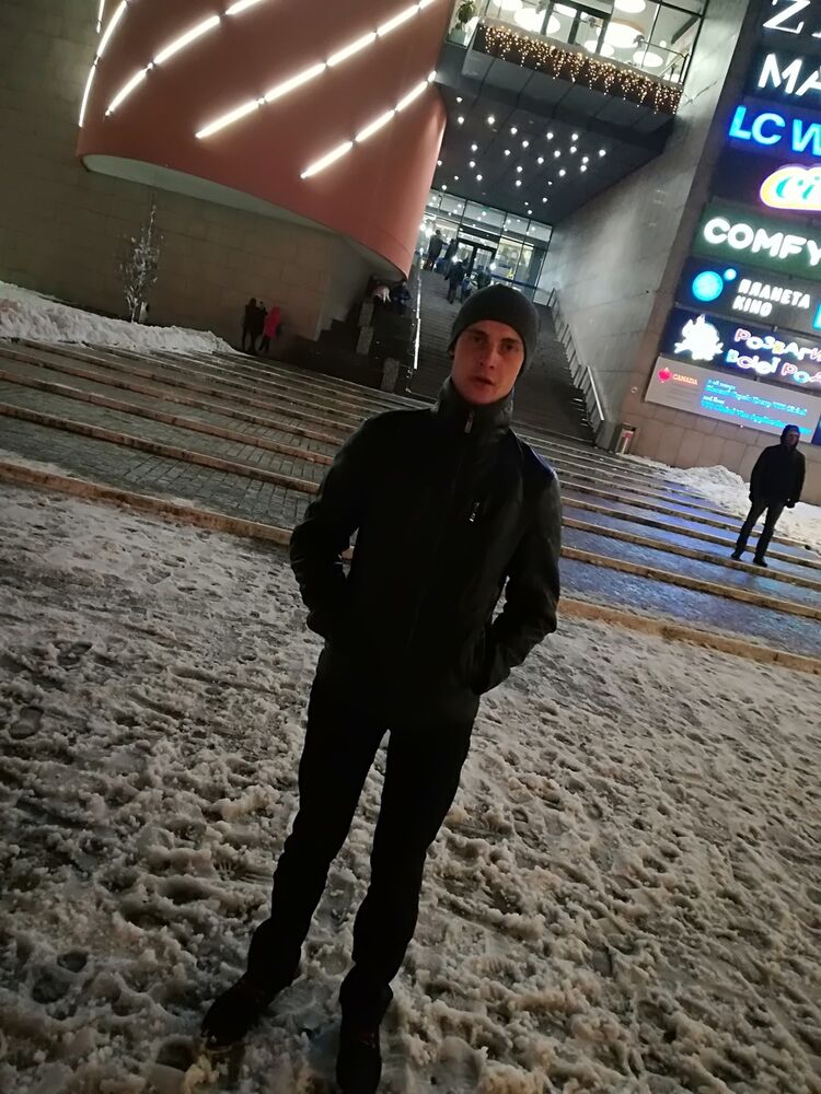  12206445  Yroslav, 31 ,    