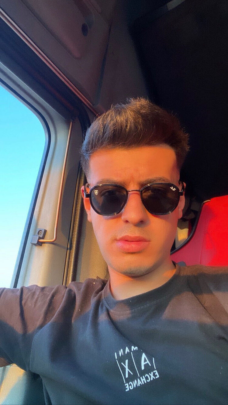  Canary Wharf,   Halef Can, 27 ,   ,   