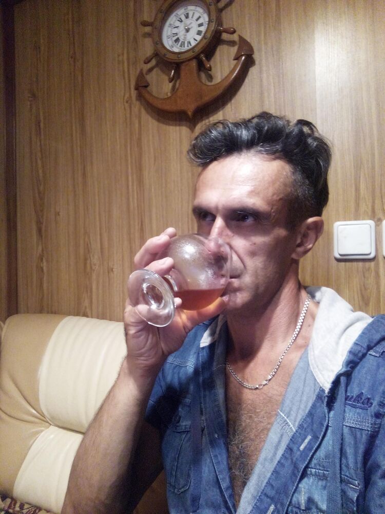  ,   Andre, 44 ,   