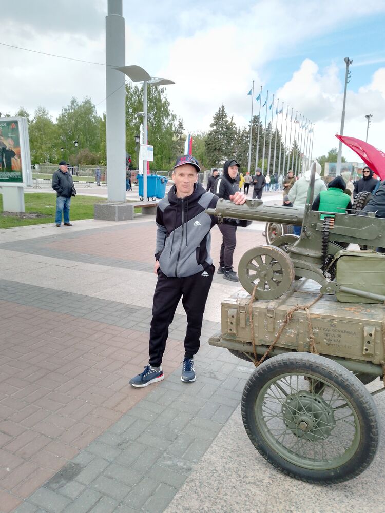  45123895  Aleksei, 47 ,    
