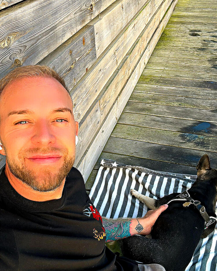  53977475  Denis, 38 ,    