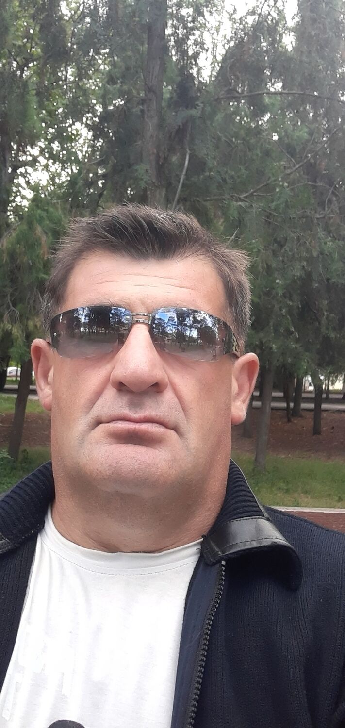  ,   Leon, 48 ,     , c 