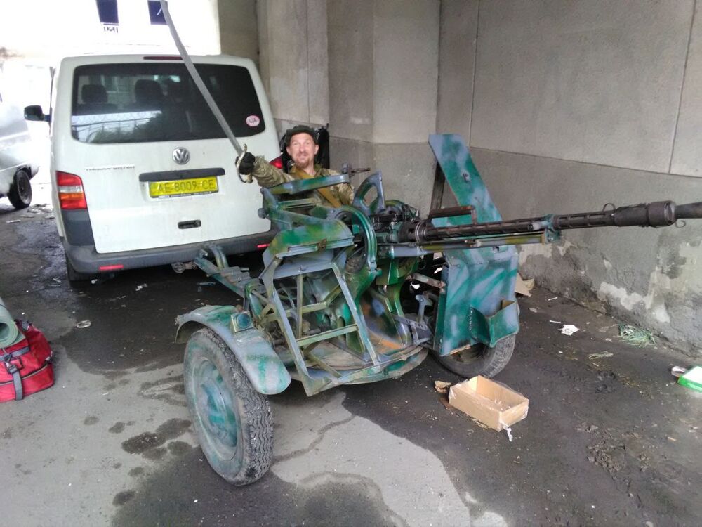  28096705  Karlson, 40 ,    