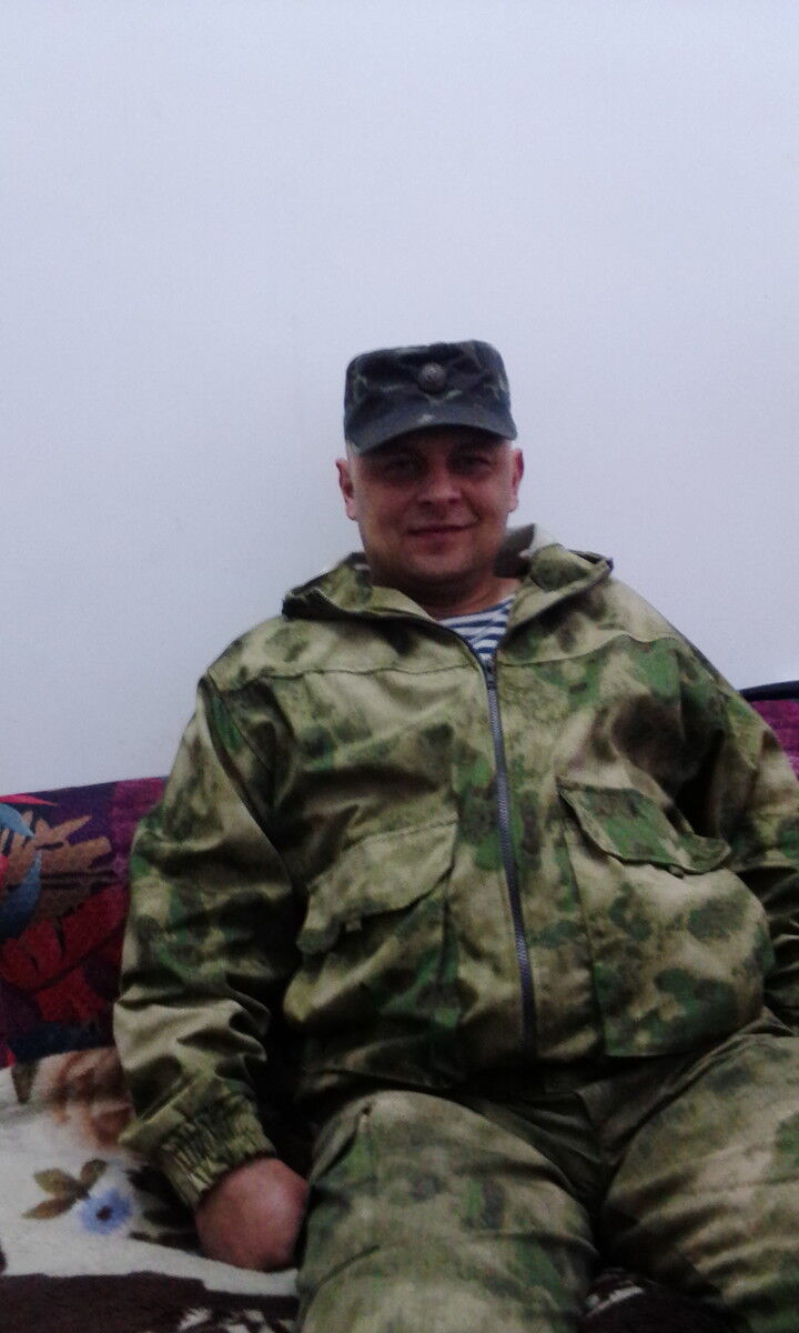  ,   Viktor, 46 ,  