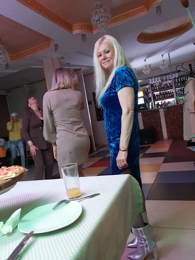  ,   Alla, 51 ,   ,   