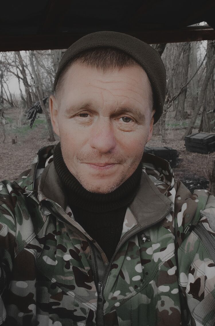  ,   Viktor, 45 ,   ,   
