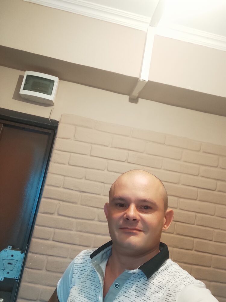  24090835  Vitalie, 43 ,    
