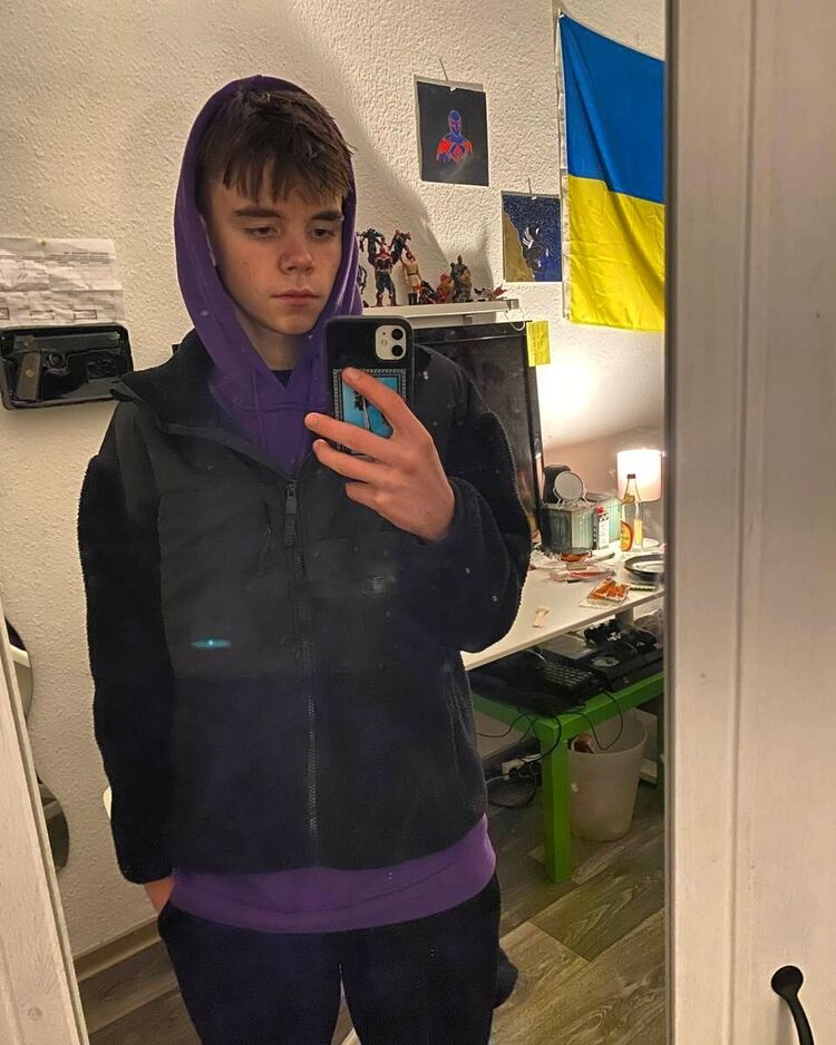  39806675  , 21 ,    