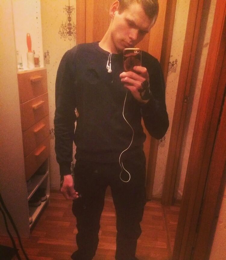  49063875  Den, 29 ,    