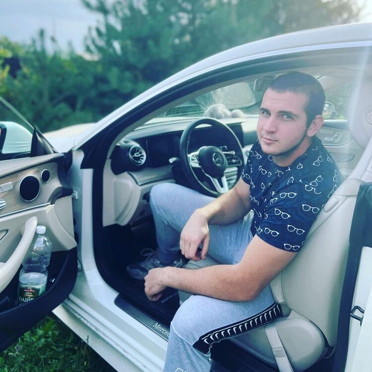  ,   Zhenya, 25 ,   ,   