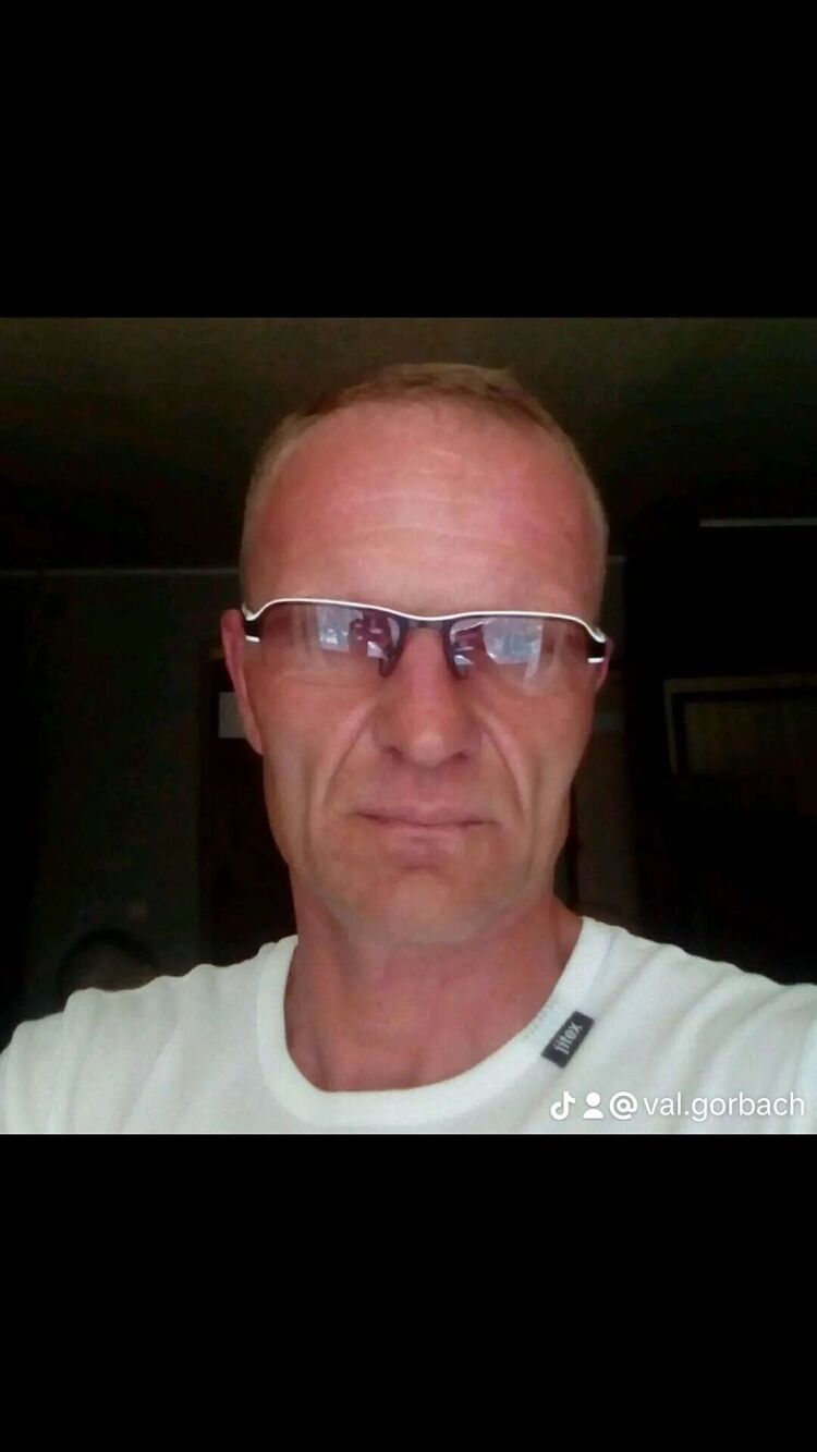  43912085  Val, 49 ,    