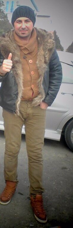  4924385  Kamil, 40 ,    