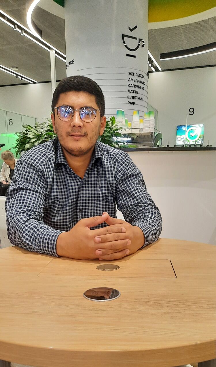  28895325  Dima, 38 ,    