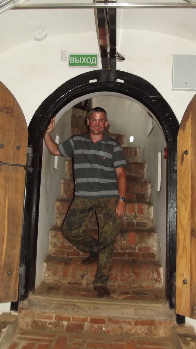  4890415  Andrei, 48 ,    