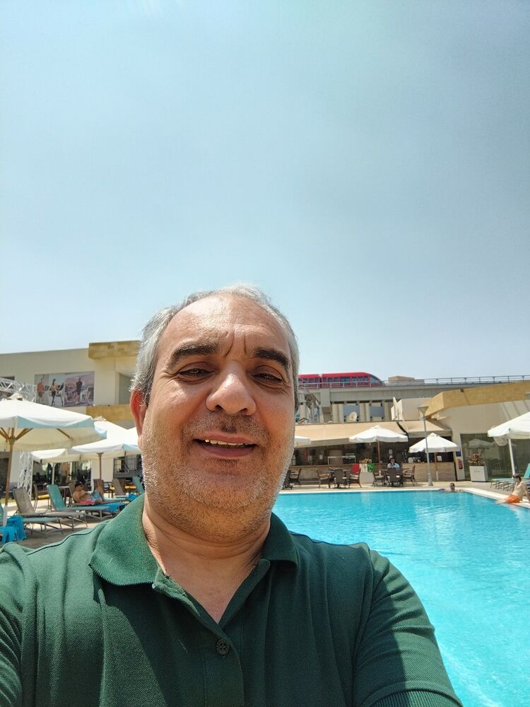  43593645  ufat, 52 ,    