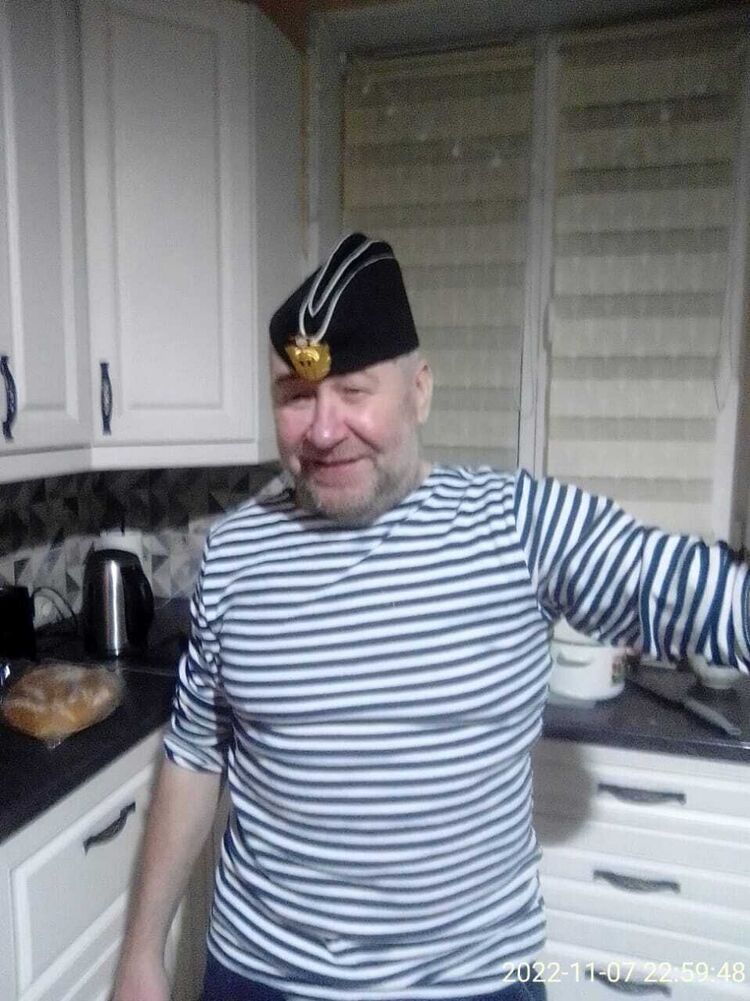  33915825  Andrej, 61 ,    